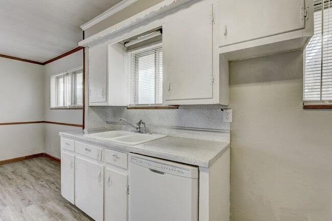 Building Photo - 3 bed 2 bath home in Bethany, OK