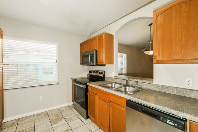 Building Photo - 1036 Lake Shore Ranch Dr