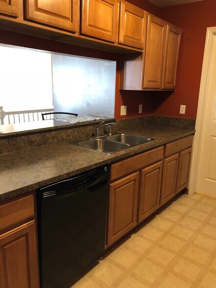 Building Photo - 52165 Naugatuck Dr