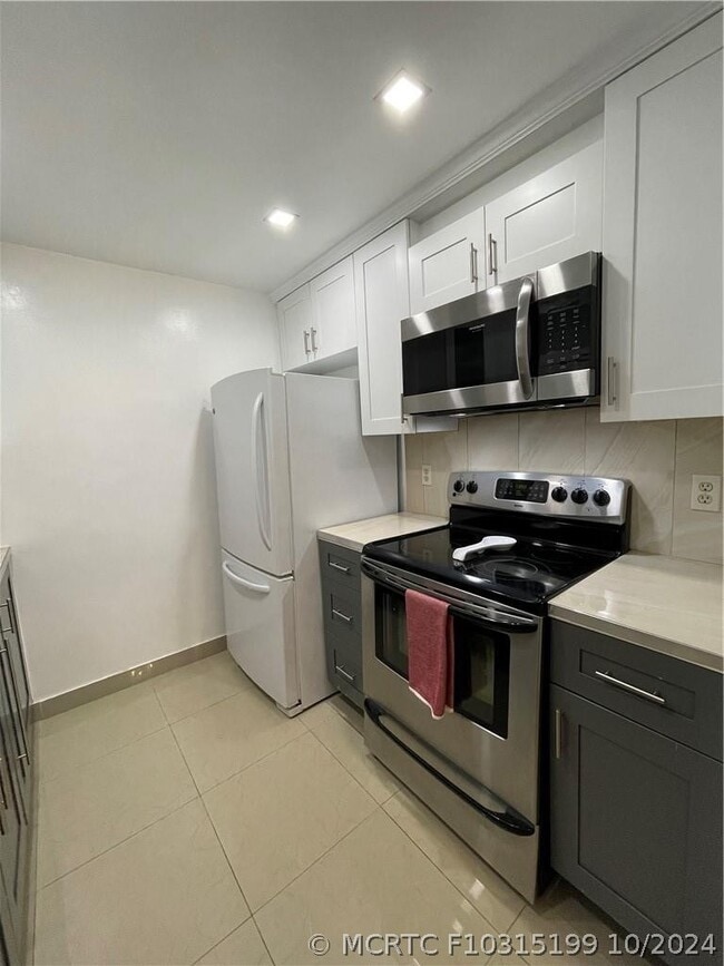 Building Photo - 2401 Antigua Cir