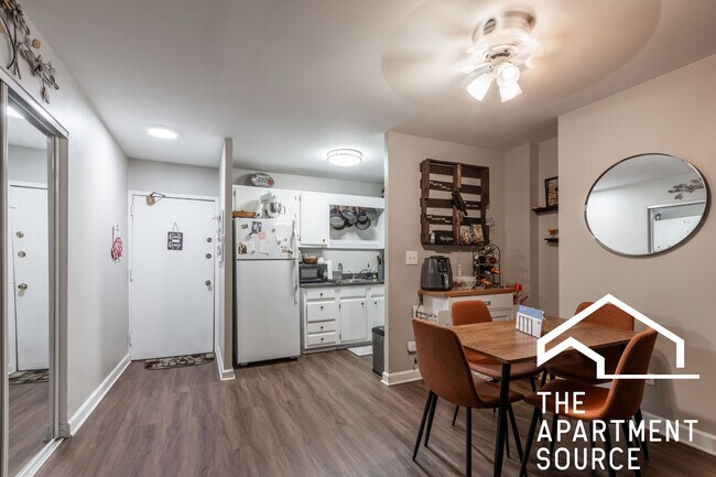 Building Photo - 607 W Wrightwood Ave