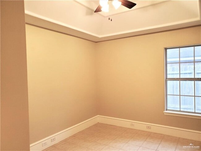 Building Photo - 16 Wisteria Ave