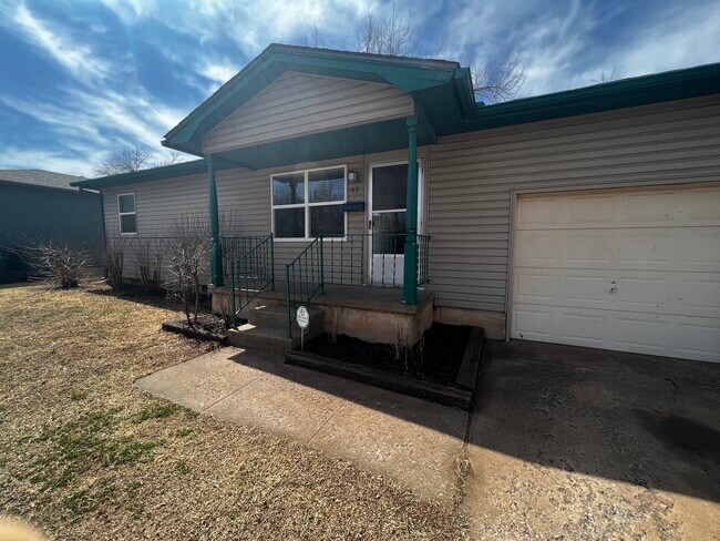 Building Photo - 43 Shirley Ln