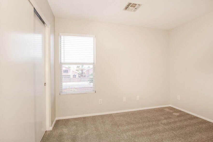 Building Photo - 3142 E Kristal Way