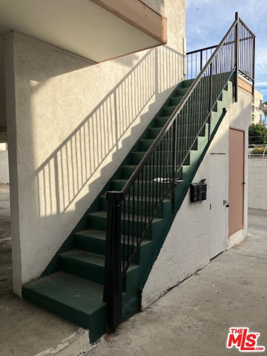 Building Photo - 910 S Kingsley Dr