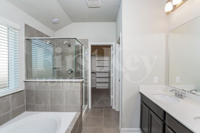 Building Photo - 1011 Barstow Dr