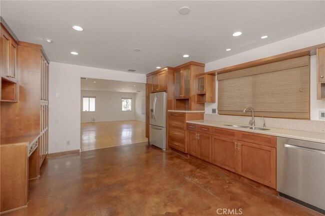 Building Photo - 709 Avenue D