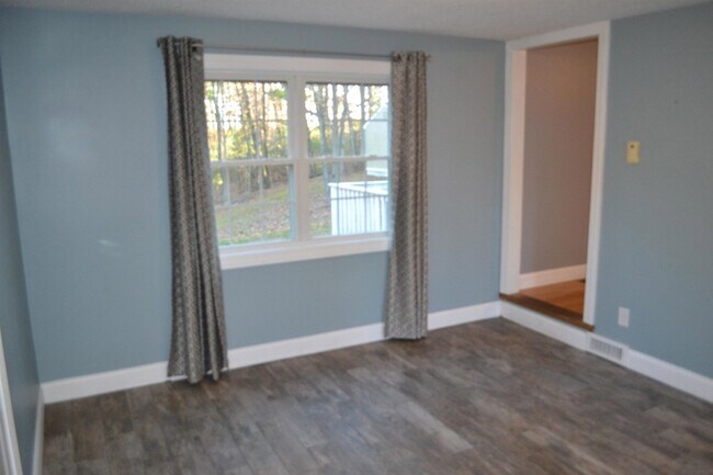 Building Photo - 10 Madden Rd