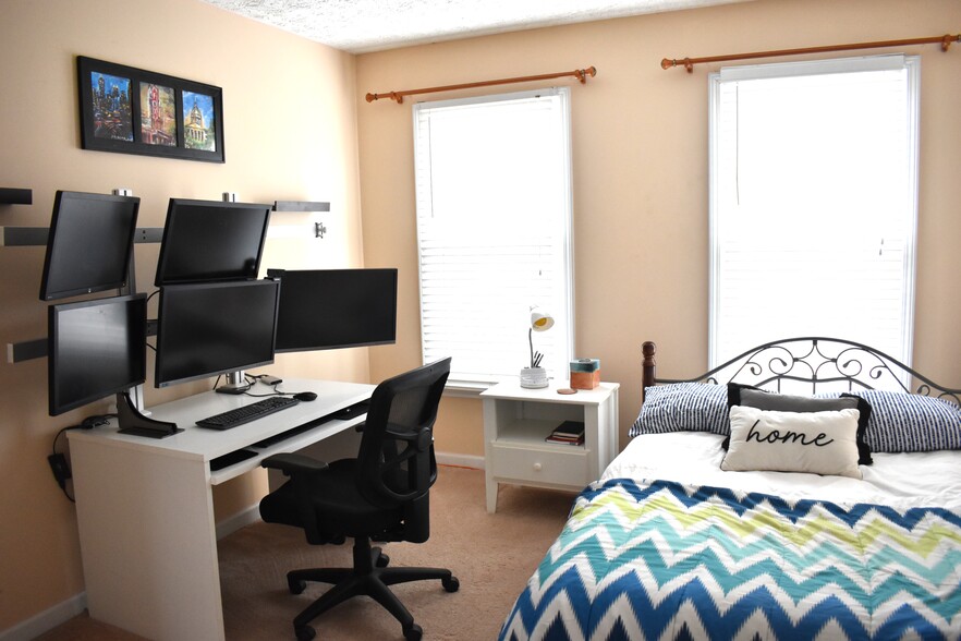 Guest Bedroom 2 - Desk - 2103 Chatou Pl NW