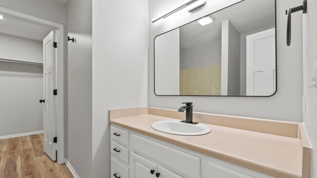 Building Photo - 7117 Country Hill Dr