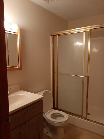 Master Bath - 9666 Sawgrass Ct