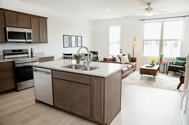 Building Photo - Modern Townhome **Now Offering Half a Month Free Rent!
