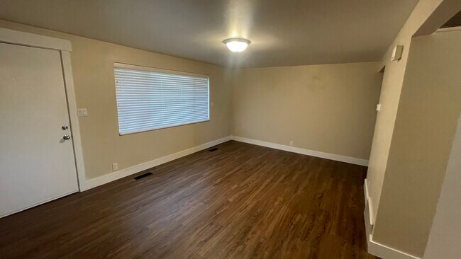 Building Photo - UNIT 525