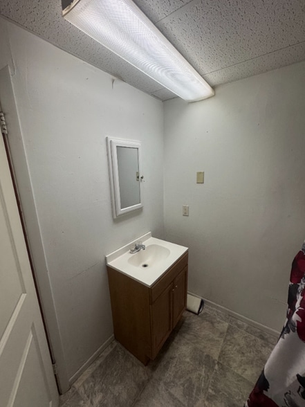 Building Photo - 521 Main St