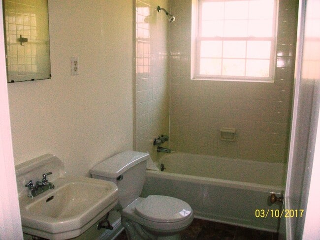 Building Photo - 2040 Corinth Dr