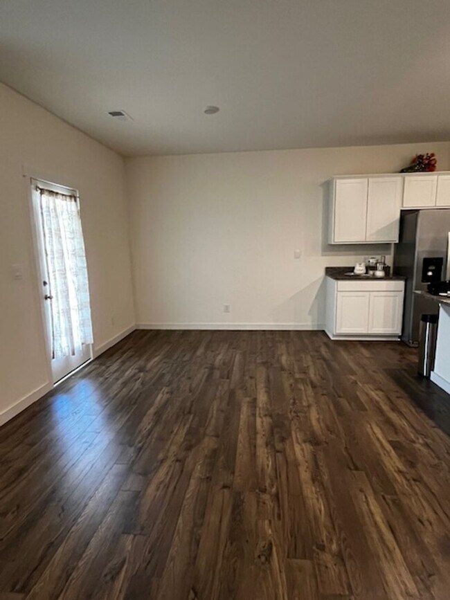 Building Photo - One level 4 Bed 3 Bath home built in 2024