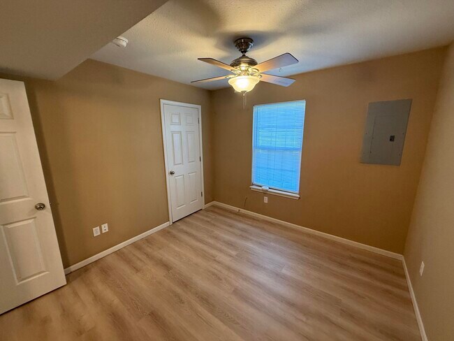 Building Photo - 3922 Snowy Owl Dr