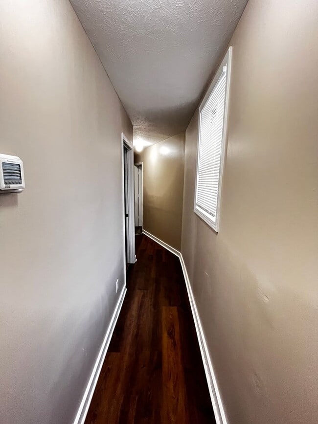 Building Photo - Charming 3 Bed and 1 Bath Home