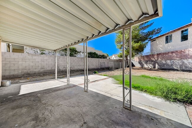 Building Photo - Spacious Henderson Four Bedroom!