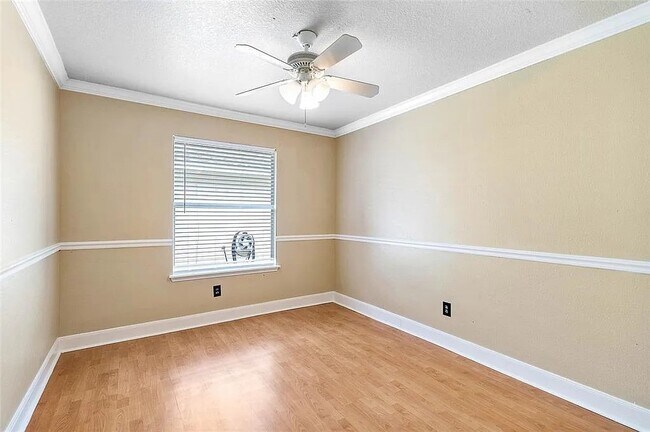 Building Photo - 7811 Fall Glen Dr