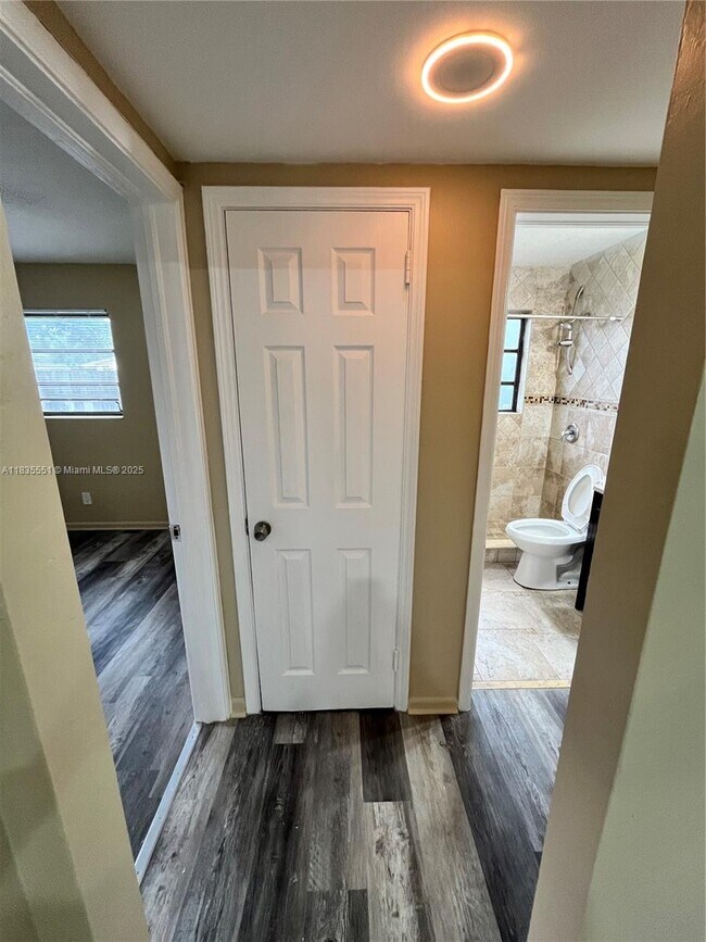 Building Photo - $3,000MONTHLY;1608 S 19TH AVE #HOUSE HOLLY...