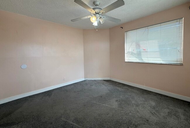 Building Photo - 9977 Westview Dr