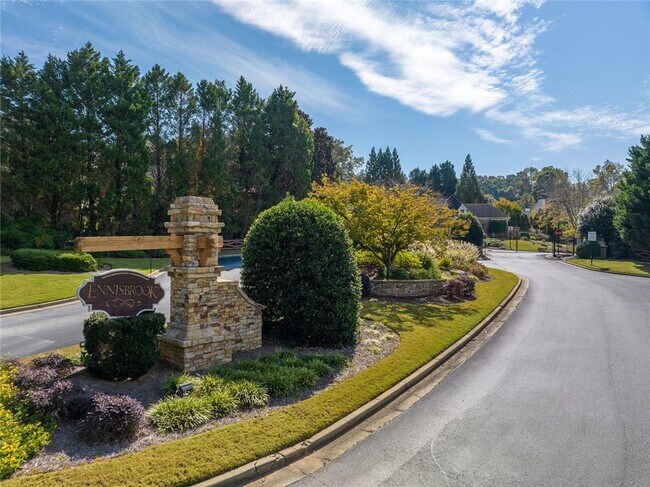 Building Photo - 174 Ennisbrook Dr SE