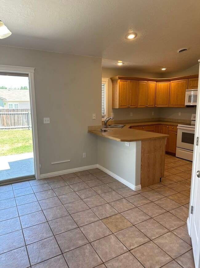 Building Photo - $1,995.00 / Ready Now this 4 bedroom home ...