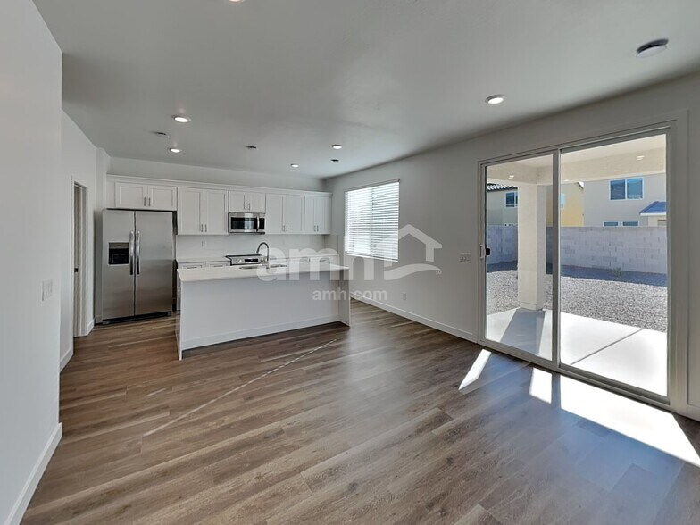 Building Photo - 20177 W Thomas Rd