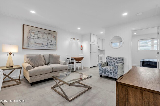 Building Photo - 548 Ocean Blvd