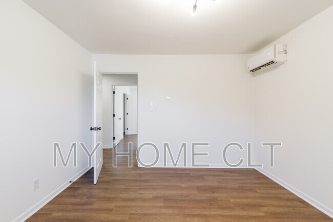 Building Photo - 929 Cantwell St