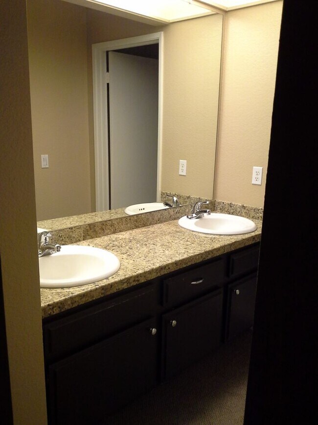 Building Photo - Terrific updated 2Br/2Ba condo in Bernardo Heights - Lomas Bernardo Complex