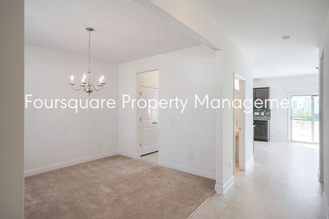 Building Photo - Spacious Single-Family Home with Open Floor Plan, Loft & Two-Car Garage – In the Popular Arrowhea...