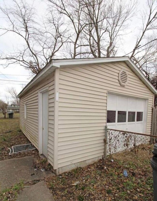 Building Photo - 730 Ridgeway Ave