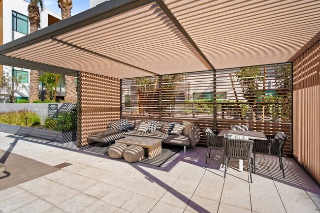 Building Photo - 15825 N 71st St