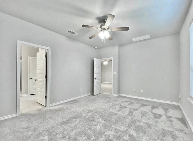 Building Photo - 816 Alta Wy