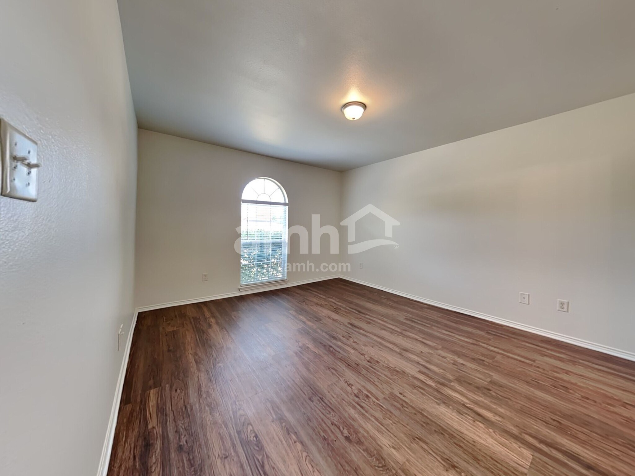 Building Photo - 1607 Tampa Bay Dr