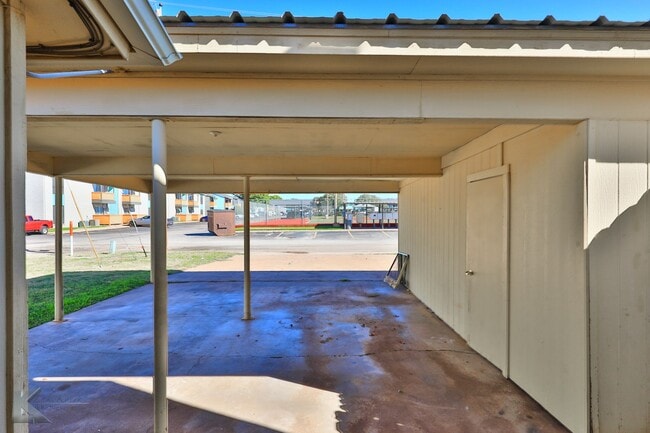 Building Photo - 3/2 REMODEL in 2024!
