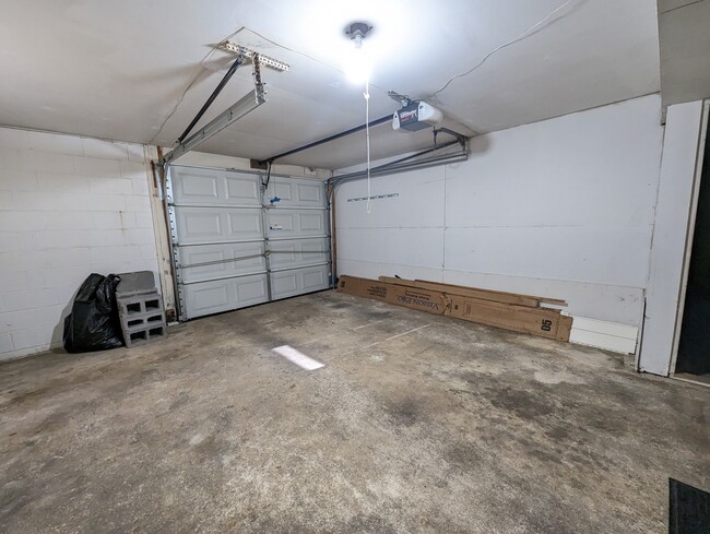 Building Photo - 906 Jackson St