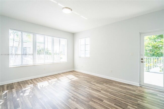 Building Photo - 2180 Bay Dr