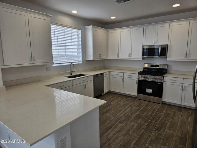Building Photo - 3357 S Primrose