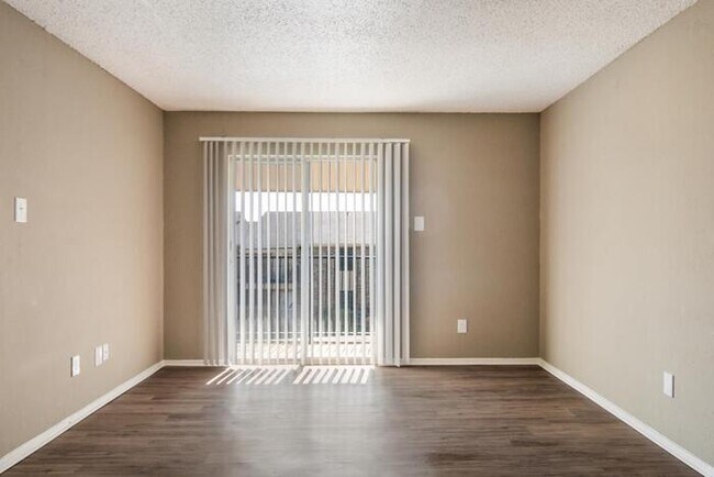 Building Photo - 7924 Emerald Crest Dr