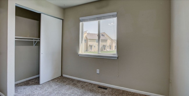 Building Photo - 747 Ponderosa Dr
