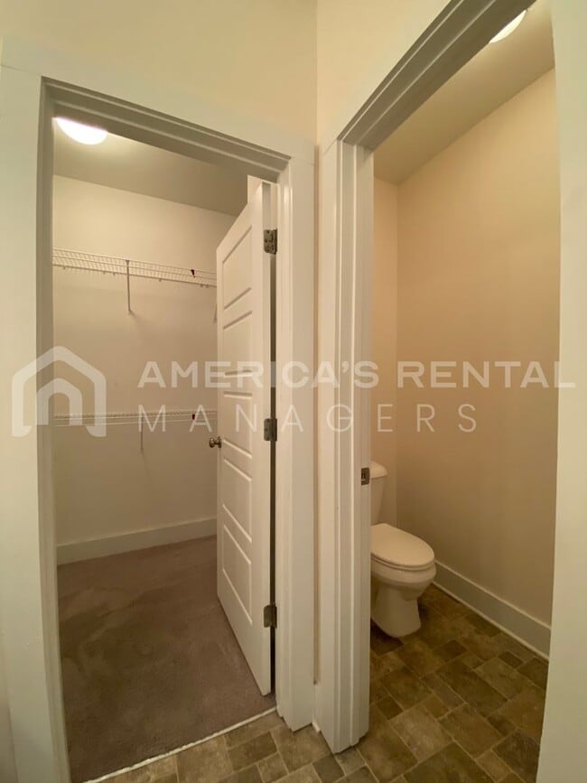 Building Photo - Large Townhome for Rent in Gardendale...  View with 48 Hours Notice!