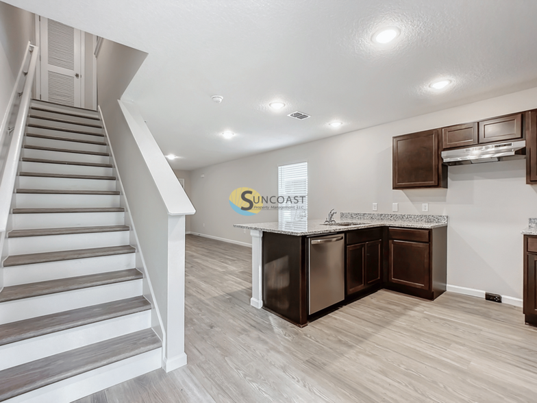 Primary Photo - 6145 Delmar Pl