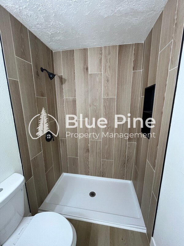 Building Photo - 3095 Disney Dr