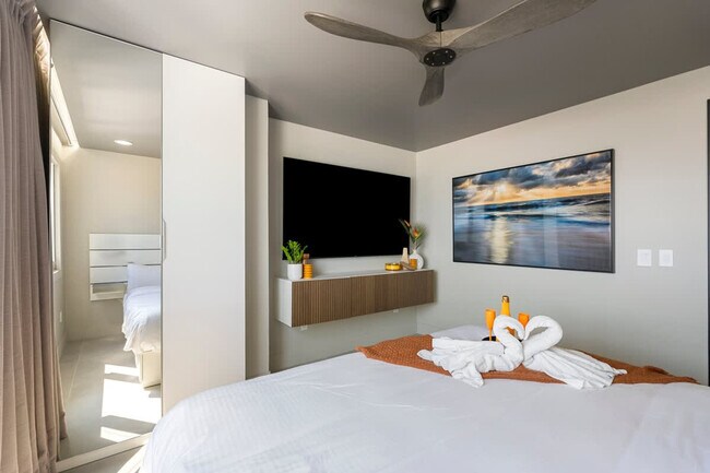 Building Photo - 8743 Thomas Dr