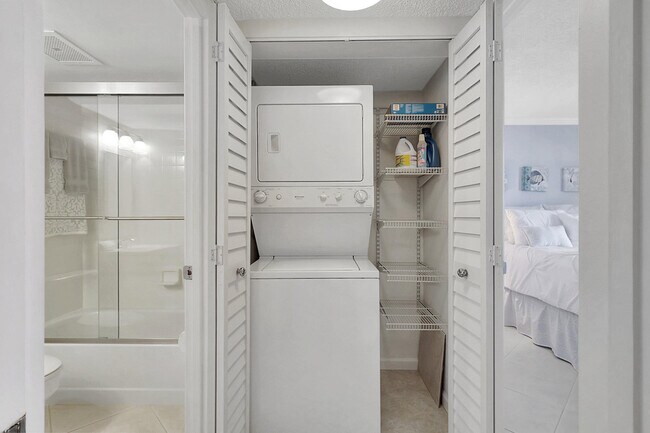 Building Photo - 5059 N Hwy A1A