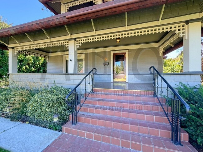 Building Photo - **COMING SOON** South Hill Swank