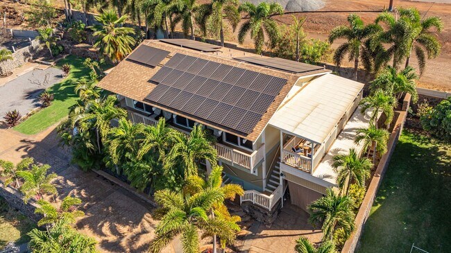 Building Photo - Oceanview 3-Bedroom in Lahaina – Solar, EV...